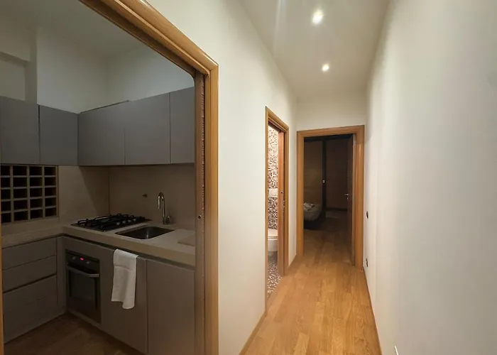 Stylish Pantheon Escape In Ancient Apartamento Roma