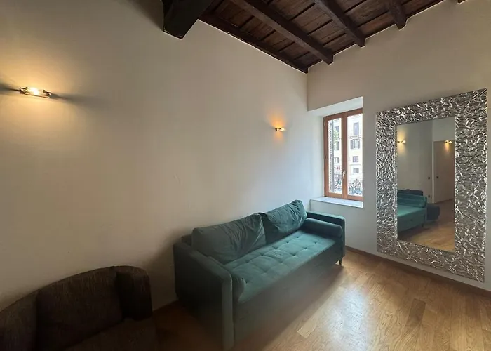 Stylish Pantheon Escape In Ancient Apartamento