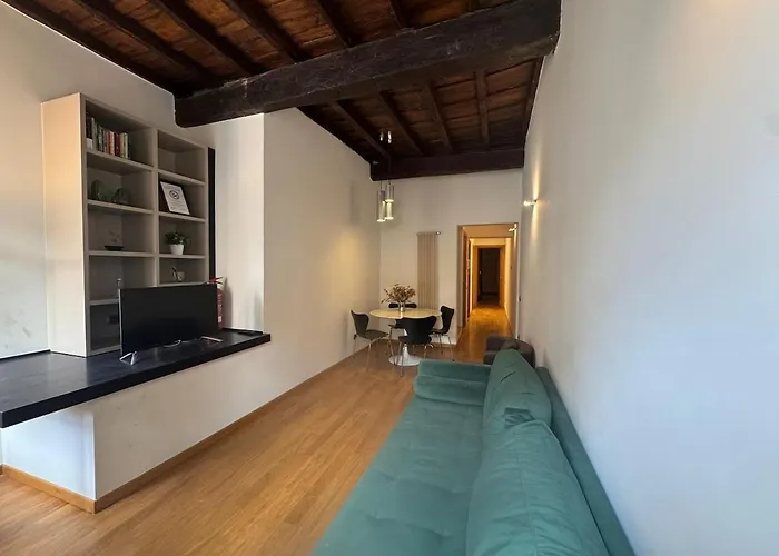 Stylish Pantheon Escape In Ancient Roma
